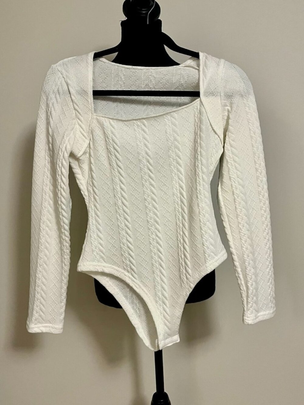 #289 Unbranded White Long Sleeve Bodysuit